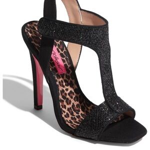 Betsey Johnson Bree style NIB